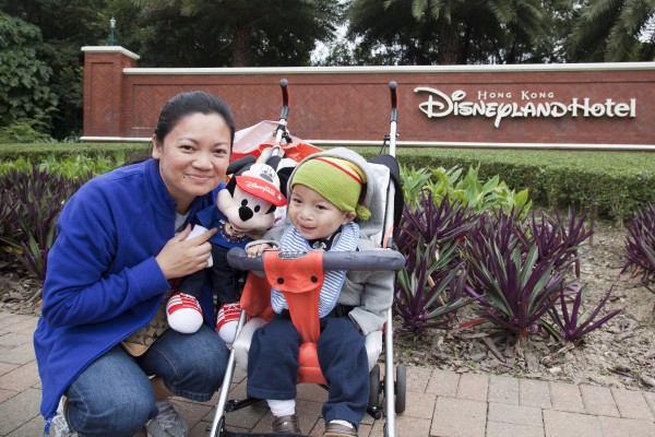 2010.12.11 - With Mommy at the Disneyland Hotel