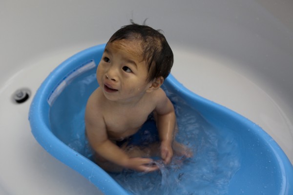 2010.12.31 - Bath time 1