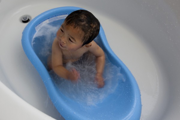 2010.12.31 - Bath time 2