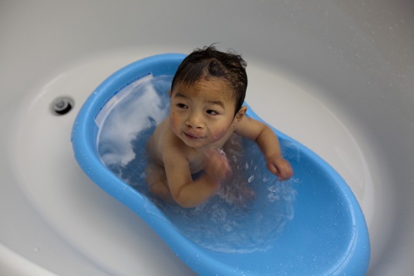 2010.12.31 - Bath time 3