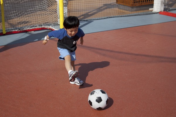 2012.11.16 - Kicking Ball