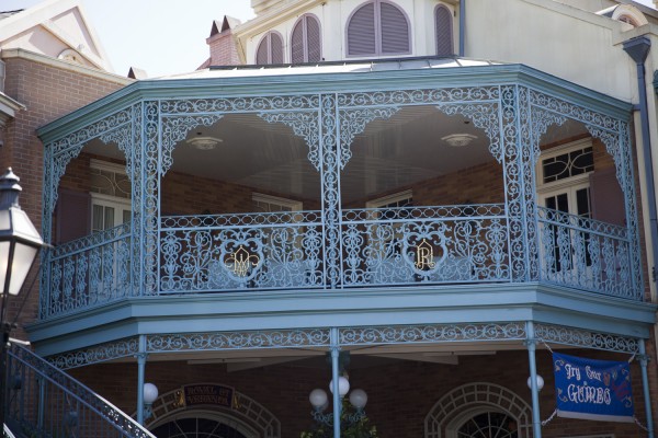 2014.10.2 - Looking up at balcony